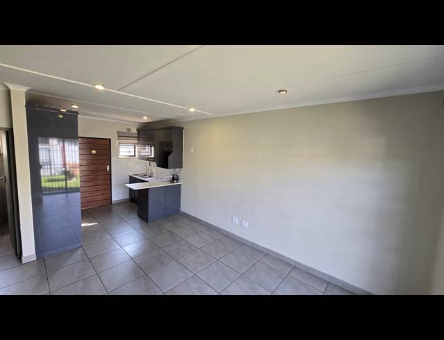 3 BEDROOM FREEHOLD FOR SALE IN ALBERTSDAL